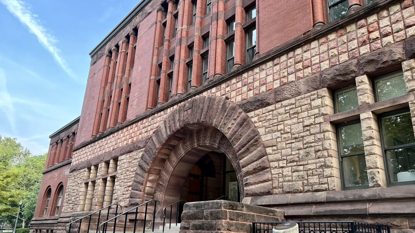 Hayes Hall Entrance - Start AU23