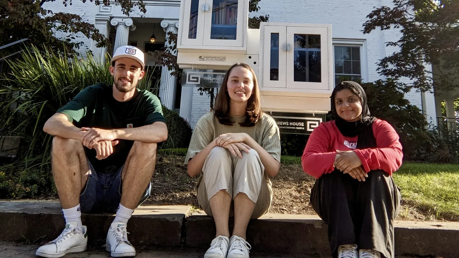  Mark Boyd, Elise Aultman and Kayanaat Chaudhry in front of their Andrew's House Project