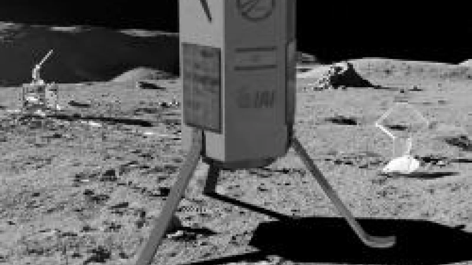 Computer game graphic of a lunar module landed on the moon
