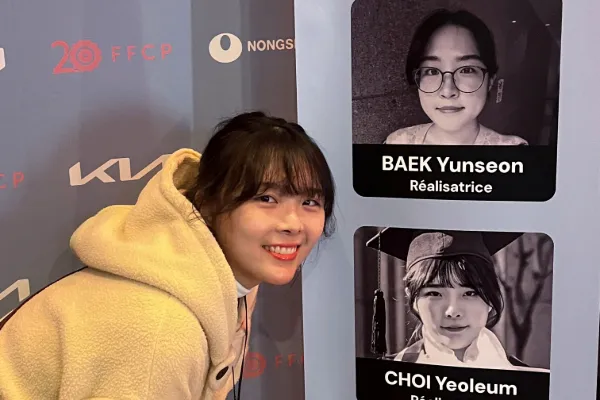 Yeoleum smiling infront of her poster